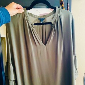 Ann Taylor LARGE Flowy Modern Blouse Top